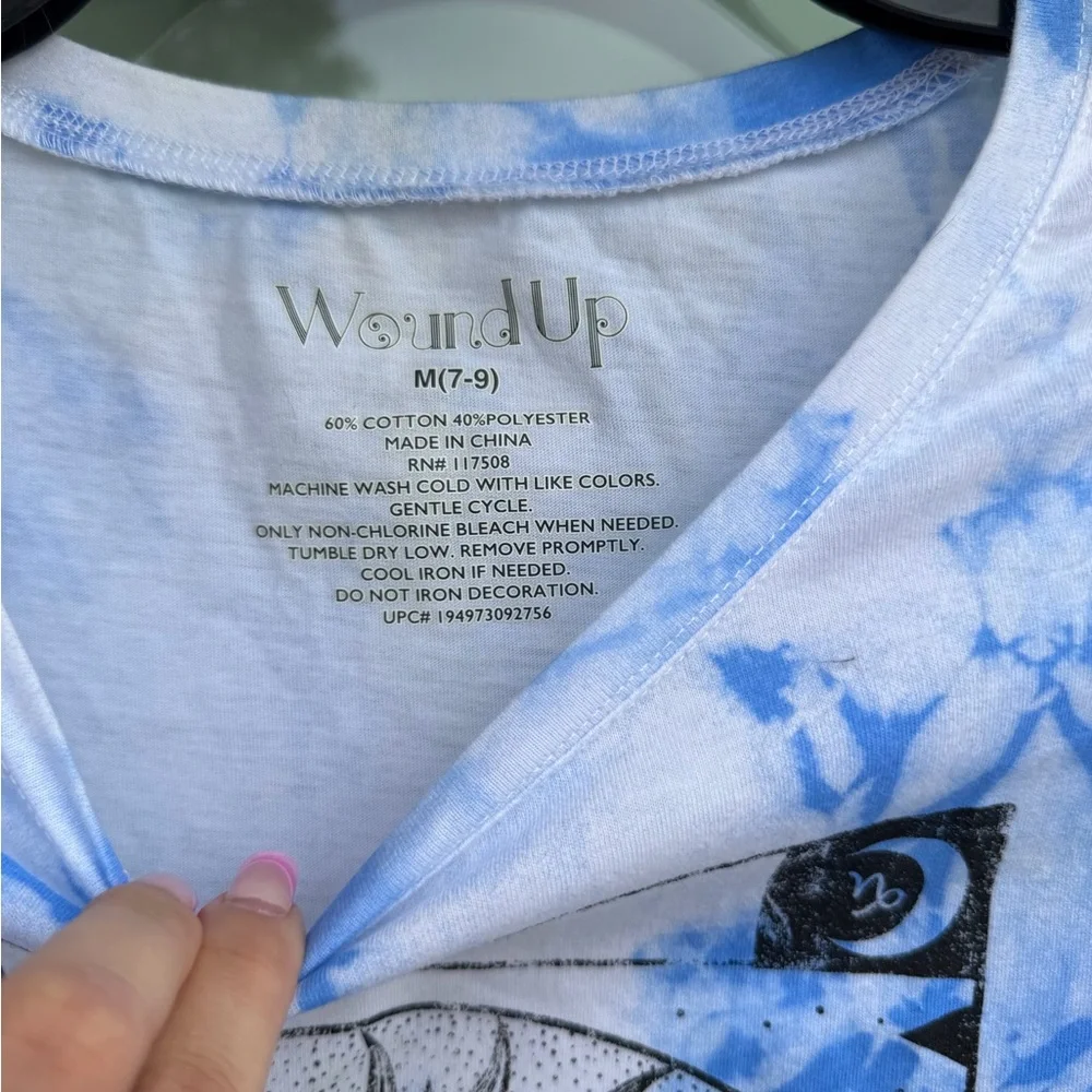 ⭐️ 3/$15 ⭐️BNWT Women's Blue Tie-Dye Sun Graphic Tee - Picture 4 of 5